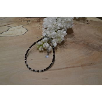 Bransoletka z turmalinem i kamieniem księżycowym .