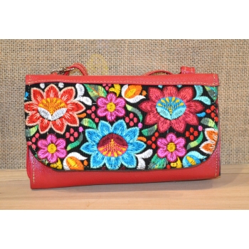 Portfel torebka skórzana czerwona z kwiatowym kolorowym haftem .