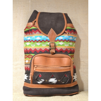 Plecak damski etniczny ciemnobrązowy ze skóry  zamszowej z wełnianym materiałem.
