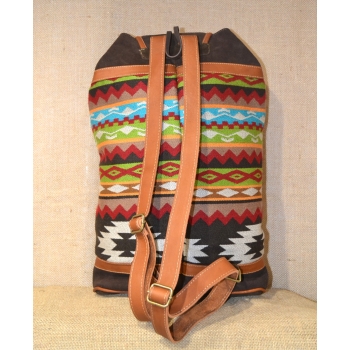 Plecak damski etniczny ciemnobrązowy ze skóry  zamszowej z wełnianym materiałem.