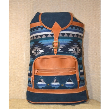 Plecak damski etniczny niebieski ze skóry  zamszowej z wełnianym materiałem.