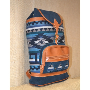 Plecak damski etniczny niebieski ze skóry  zamszowej z wełnianym materiałem.