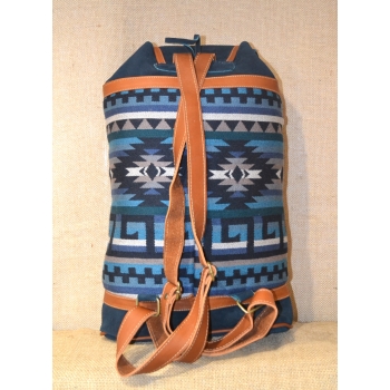 Plecak damski etniczny niebieski ze skóry  zamszowej z wełnianym materiałem.