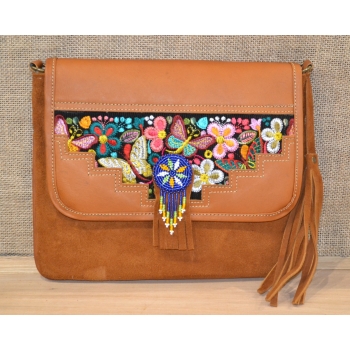 Torebka ze skóry etno w brązowym kolorze  z koralikami mullo .