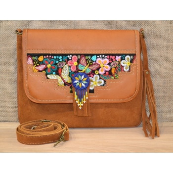 Torebka ze skóry etno w brązowym kolorze  z koralikami mullo .