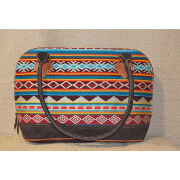 Torebka etniczna z ciemnobrązowej zamszowej skóry i wełnianej haftowanej tkaniny .