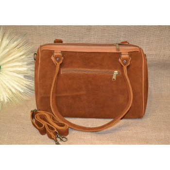 Torebka skórzana zamszowa jasnobrązowa typu kuferek z kwiatowym haftem .