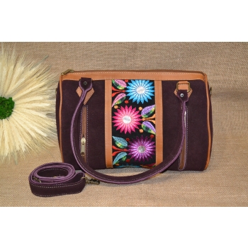 Torebka skórzana zamszowa bordowa typu kuferek z kwiatowym haftem .