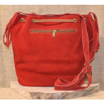 Torebka worek etno ze skóry czerwona z kwiatowym haftem .