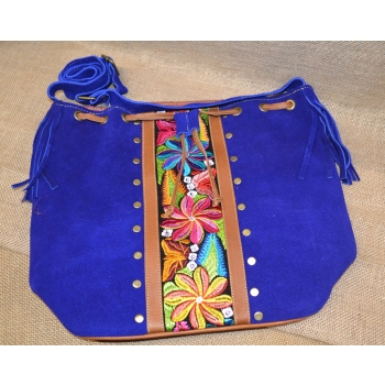 Torebka worek etno ze skóry niebieska z kwiatowym haftem .