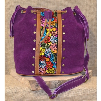 Torebka worek etno ze skóry fioletowa z kwiatowym haftem .