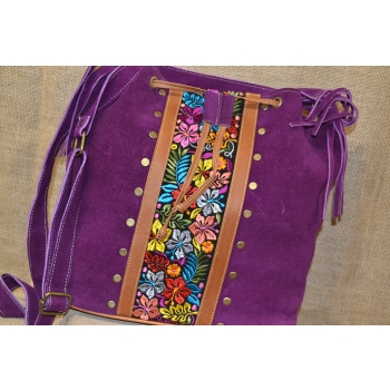 Torebka worek etno ze skóry fioletowa z kwiatowym haftem .