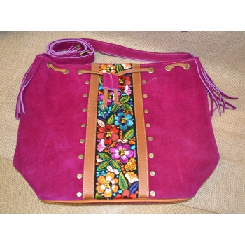 Torebka worek etno ze skóry różowa z kwiatowym haftem .